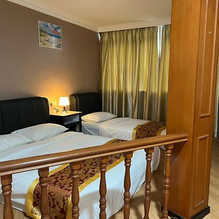 Hotel Ching Hua Сегамат Екстериор снимка
