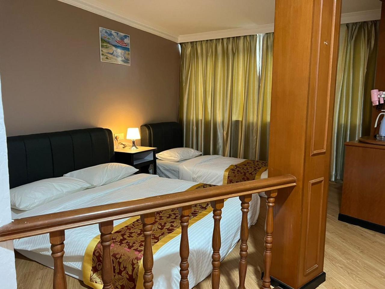 Hotel Ching Hua Сегамат Екстериор снимка