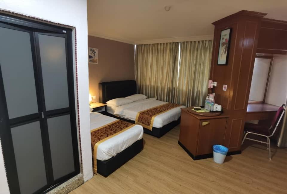 Hotel Ching Hua Сегамат Екстериор снимка