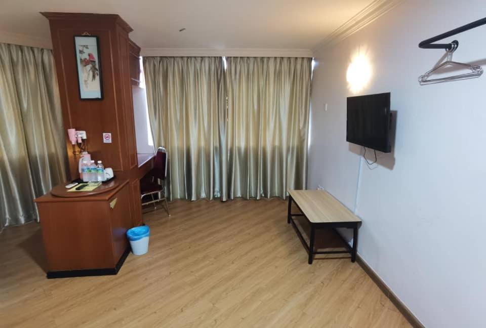 Hotel Ching Hua Сегамат Екстериор снимка