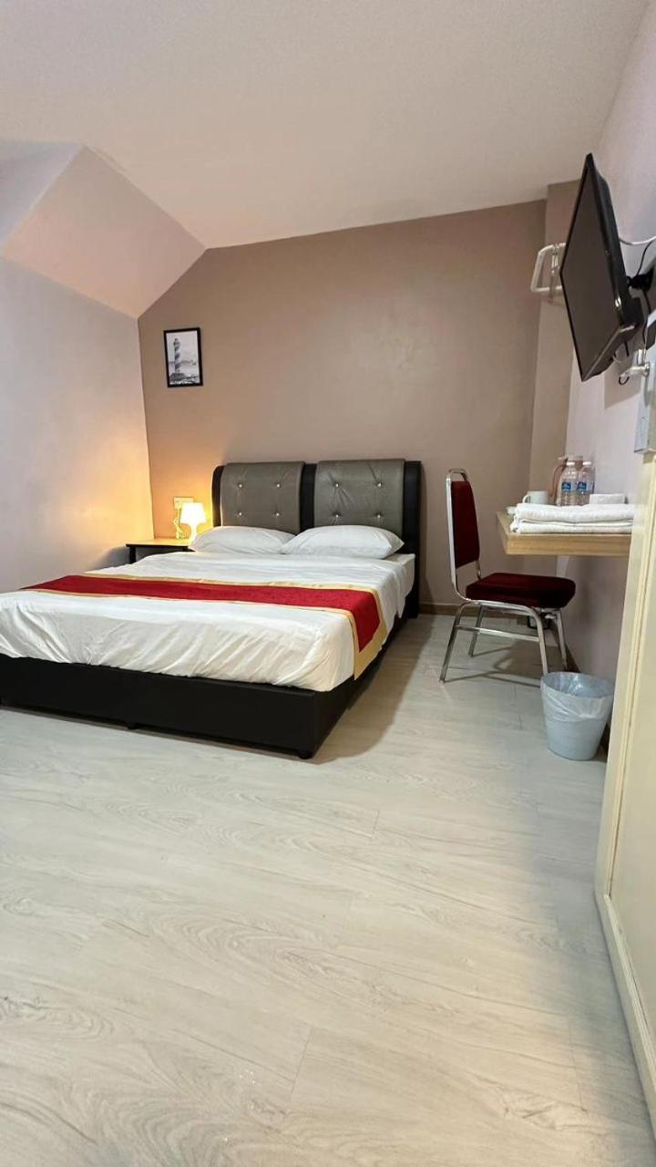 Hotel Ching Hua Сегамат Екстериор снимка