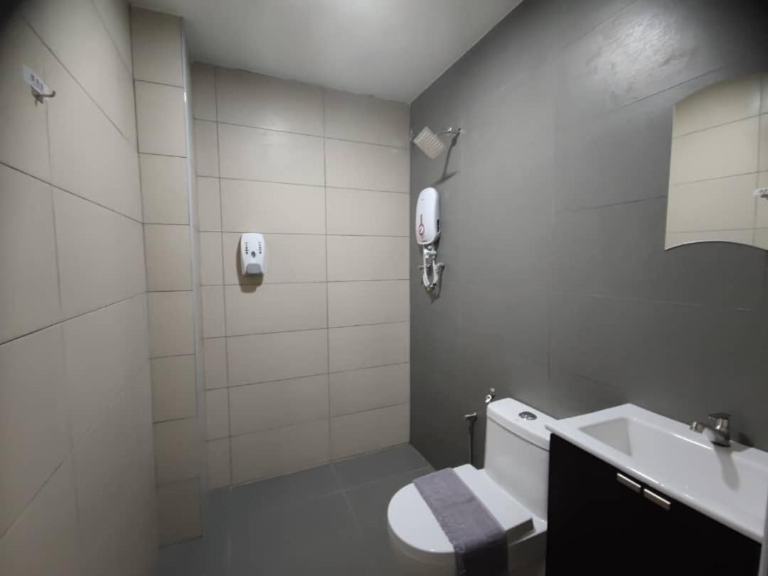 Hotel Ching Hua Сегамат Екстериор снимка
