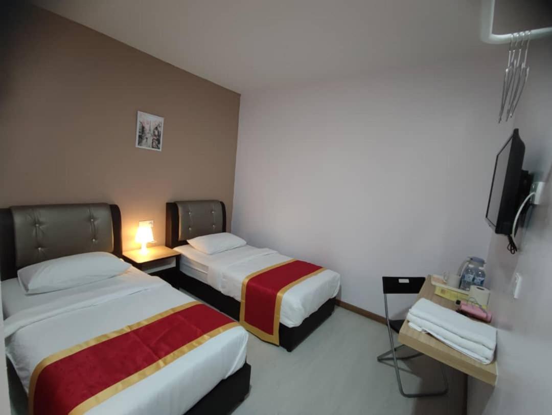 Hotel Ching Hua Сегамат Екстериор снимка