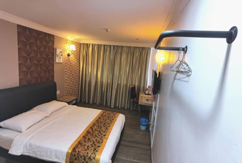Hotel Ching Hua Сегамат Екстериор снимка