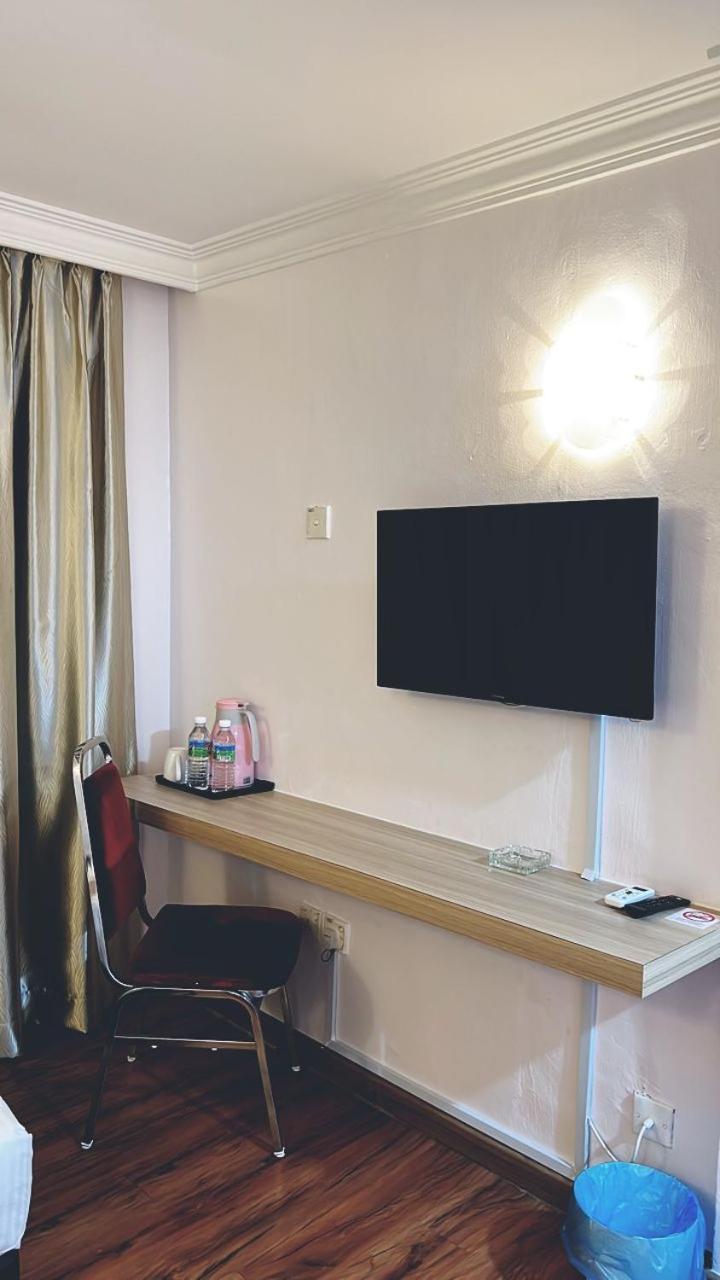 Hotel Ching Hua Сегамат Екстериор снимка