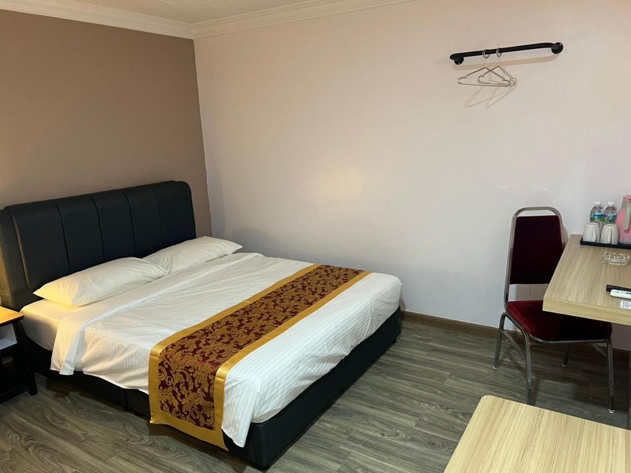 Hotel Ching Hua Сегамат Екстериор снимка